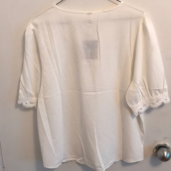 White blouse - Picture 4 of 5